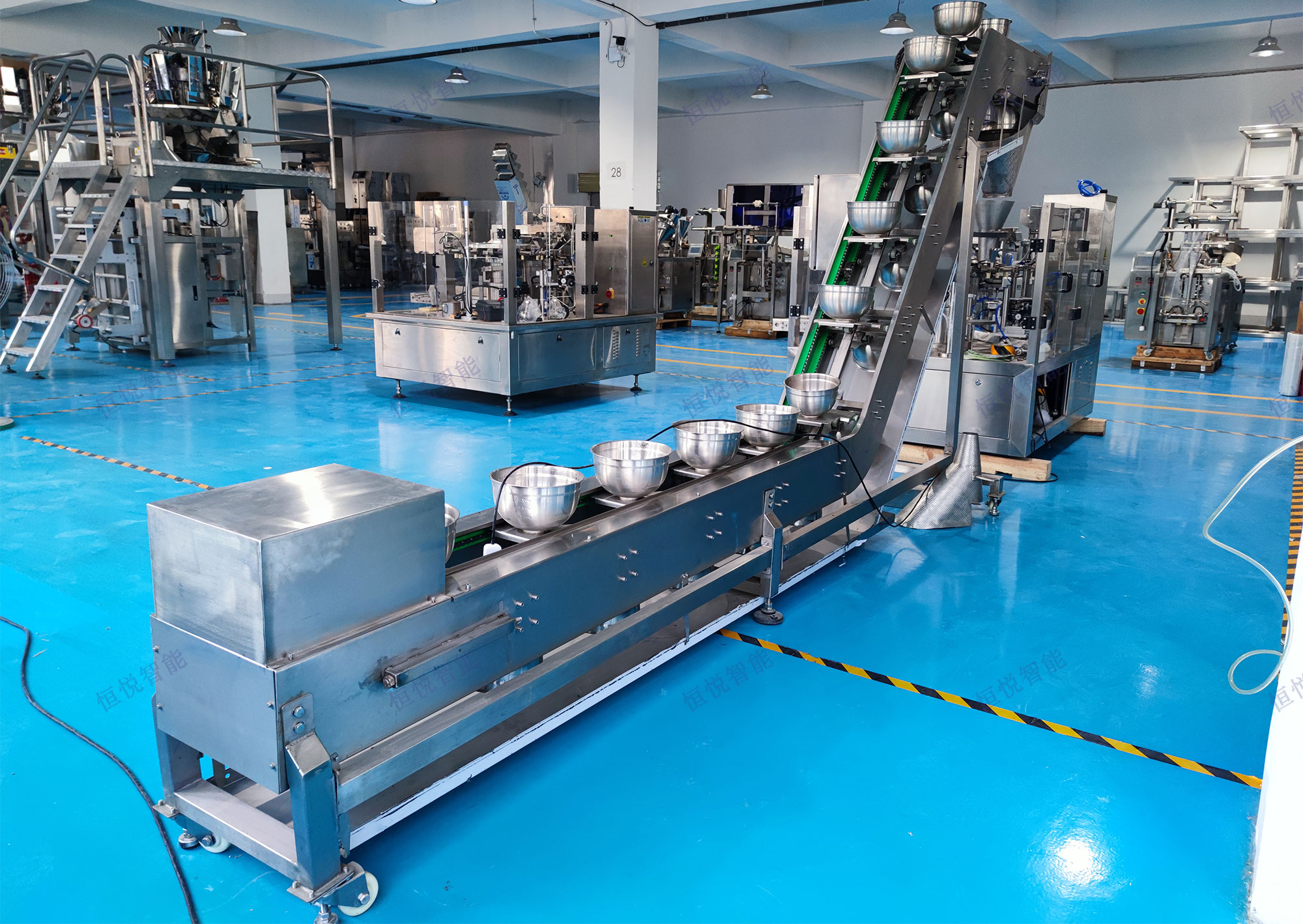 組合秤自動(dòng)定量稱重包裝機(jī)是一種集成高精度稱重與自動(dòng)化包裝功能的設(shè)備 組合秤自動(dòng)定量稱重包裝機(jī)是一種集成高精度稱重與自動(dòng)化包裝功能的設(shè)備