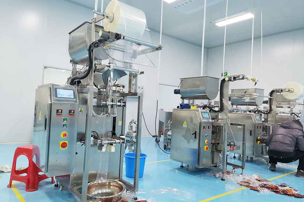 全自動(dòng)火鍋底料包裝機(jī)用于火鍋料、豆瓣醬、辣椒醬等等產(chǎn)品包裝