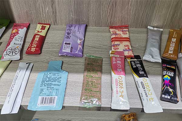 奶茶粉末包裝機(jī)可采用三邊封、四邊封、圓角袋型