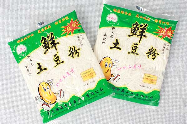 土豆粉真空機(jī)可以采用塑料復(fù)合膜、塑料鋁箔復(fù)合膜等材質(zhì)為包裝材料