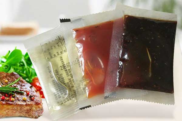 蔬菜包、粉料包、醬料包、骨湯包等產(chǎn)品的小袋方便面調(diào)料包裝機(jī)